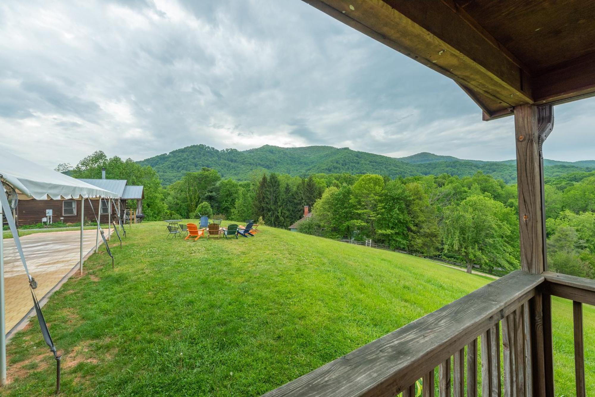 Engadine Inn And Cabins Candler Exterior foto